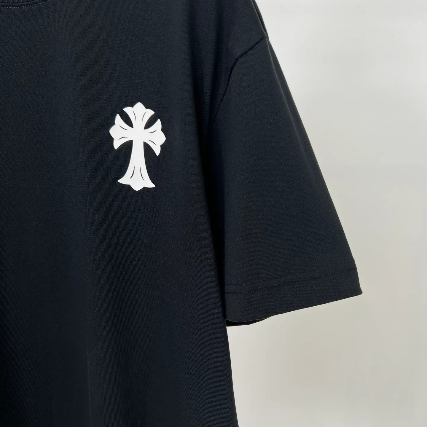 🅿️190 Crow Heart’s new summer T-shirt! This Sanskrit cross printed round neck short sleeves is simply a must-have for fashionistas. Salona cotton fabric is super comfortable, soft and skin-friendly, and has excellent breathability, making it perfect for summer wear. The Sanskrit cross print design on it is amazing, full of mystery and high-end, and the details are so exquisite that it makes people scream. It is worthy of Kroxin, and it vividly interprets the trend and personality. The loose fit is super friendly to all body shapes, covers the flesh and is comfortable, and looks good no matter how you wear it. Pair it with jeans and you'll look cool on the street. Pair it with sweatpants and you'll instantly look energetic and trendy. When you wear it and go out, you will feel like you are the spokesperson of fashion, and it will definitely turn heads. Color: black, white Size: S-2XL